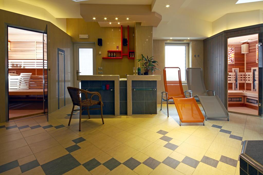 Wellness Penzion Pod Rozhlednou Kostelec nad Orlici ภายนอก รูปภาพ