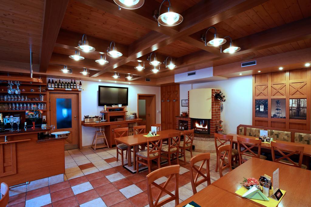 Wellness Penzion Pod Rozhlednou Kostelec nad Orlici ภายนอก รูปภาพ