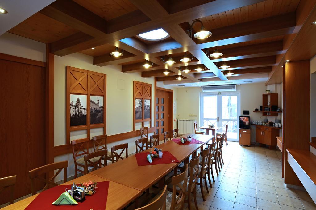 Wellness Penzion Pod Rozhlednou Kostelec nad Orlici ภายนอก รูปภาพ