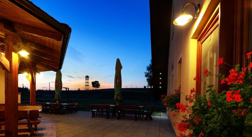 Wellness Penzion Pod Rozhlednou Kostelec nad Orlici ภายนอก รูปภาพ