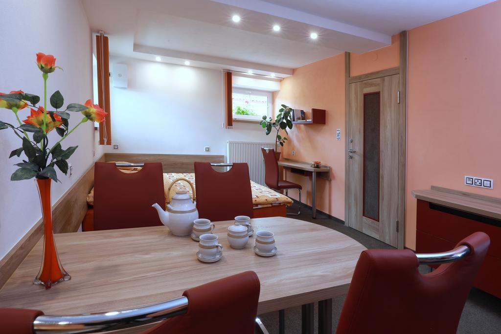 Wellness Penzion Pod Rozhlednou Kostelec nad Orlici ภายนอก รูปภาพ