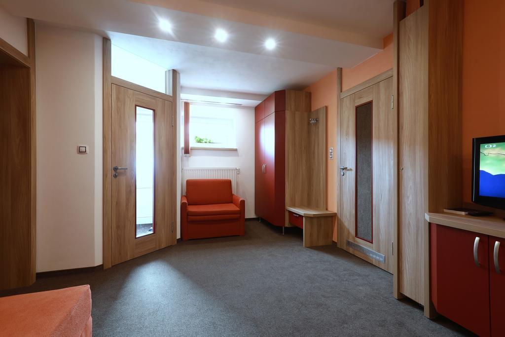 Wellness Penzion Pod Rozhlednou Kostelec nad Orlici ภายนอก รูปภาพ